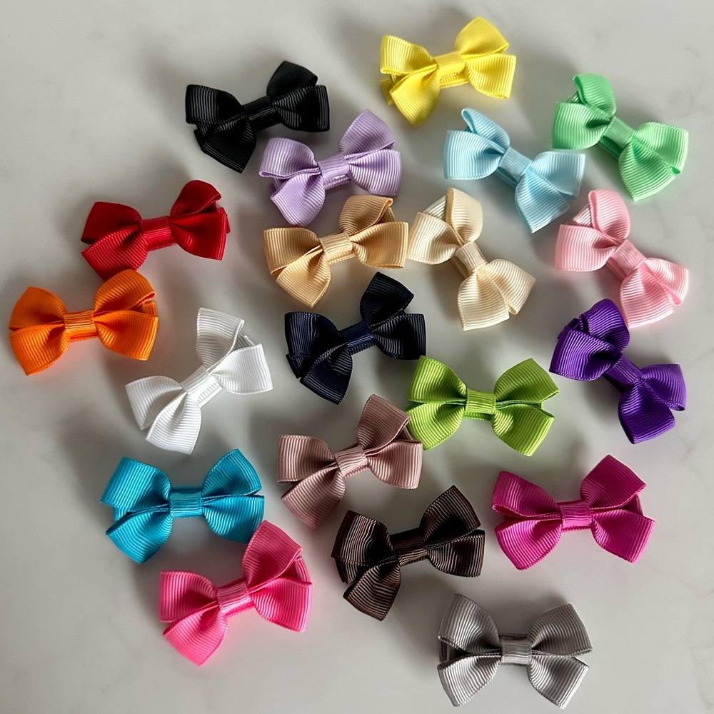 20 Infant Girl Hair Bow Clips. Multi-Colored.